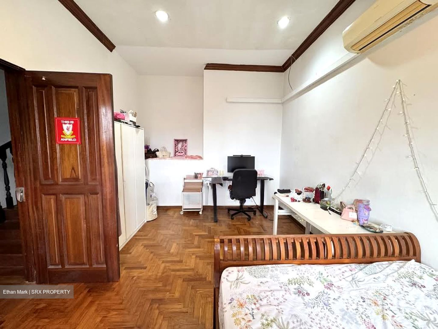 Flora Road (D17), Terrace #551933151